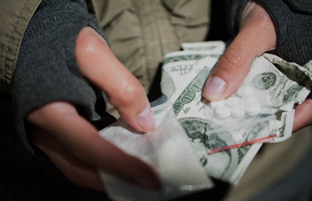 drug-dealer-money